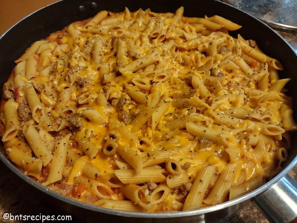 pan of ground turkey penne spaghetti - pennetti