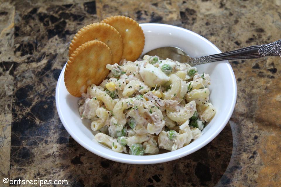cold tuna macaroni salad with crackers